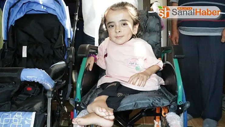 Cam kemik hastası kardeşlerin yüzü mavi kapakla güldü