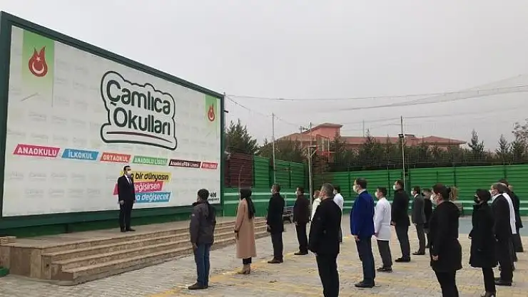 'Çamlıca okullarında istiklal marşı'