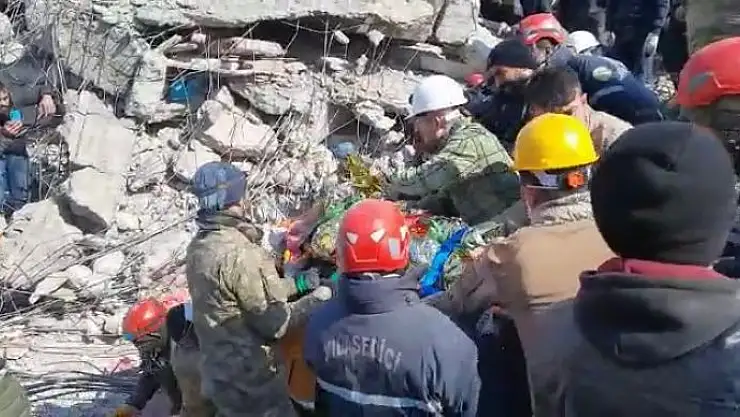 'Canik ekibi 129 saat sonunca enkazdan çocuk kurtardı'