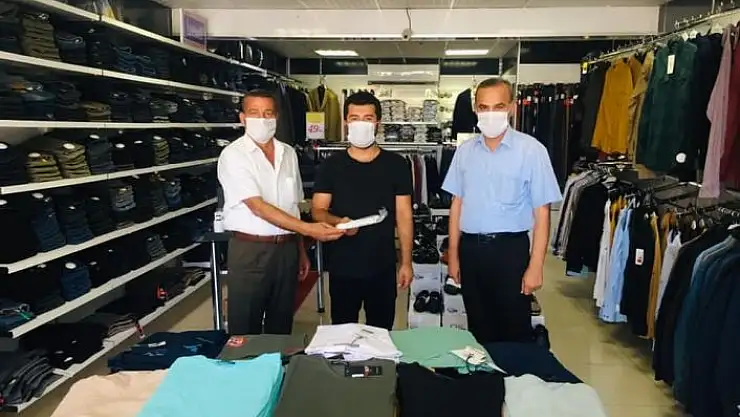 'Çatan, esnaf ve vatandaşa maske dağıttı'