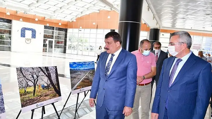 '''Çekirdekten meyveye kayısı'' fotoğraf sergisi açıldı'