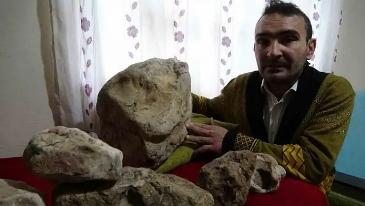 'Çevreden topladığı taşlara gözü gibi bakıyor'