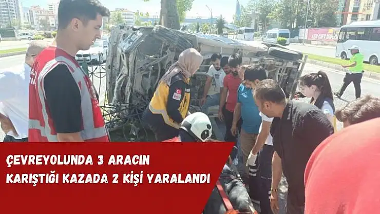 Çevreyolunda 3 aracın karıştığı kazada 2 kişi yaralandı