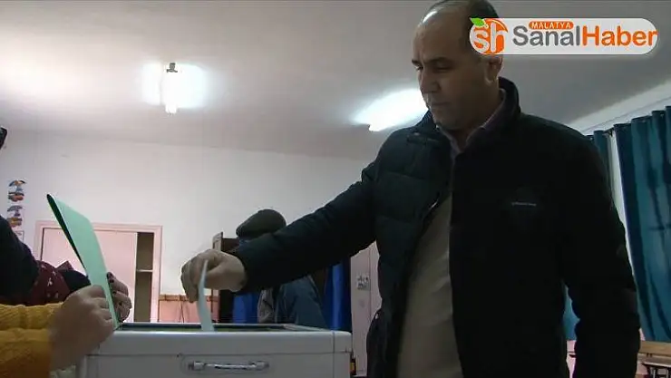 Cezayir'de Abdulmecid bin Tebbun seçimi önde götürüyor