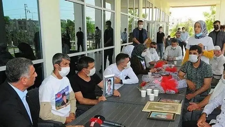 'CHP Elazığ Milletvekili Erol, evladına kavuşan anneyi telefonla arayarak mutluluklarına ortak oldu'