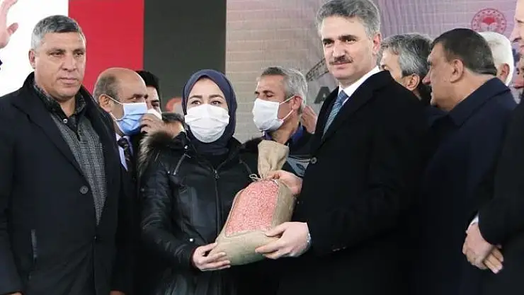 'Çiftçilere dağıtılan arpa ve buğdayın ekimi yapılıyor'