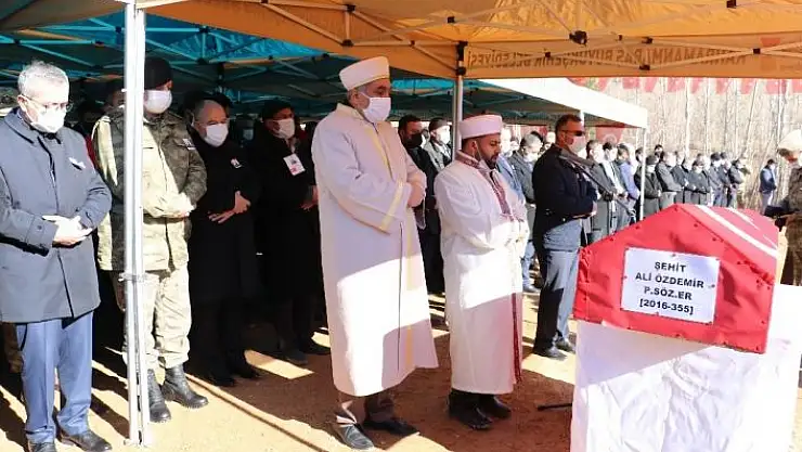 'Çığ şehidinin cenaze namazını imam ağabeyi kıldırdı'