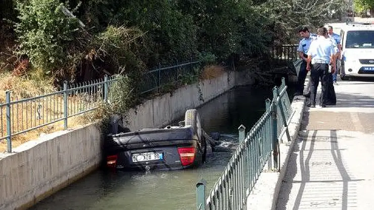 Otomobil kanala uçtu: 3 yaralı