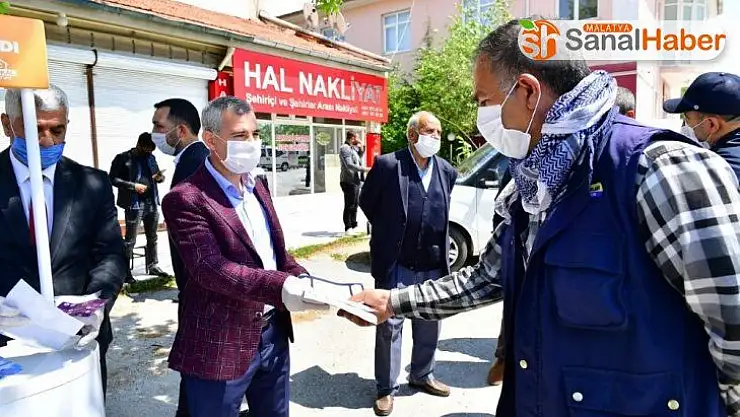 Yeşilyurt ücretsiz maske dağıtımına hız verdi