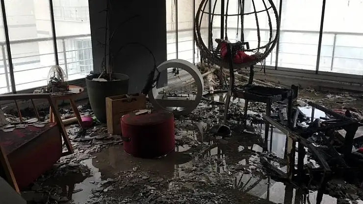 'Çocuğun düşürdüğü ısıtıcı camla kapatılan balkonu küle çevirdi: 4 yaralı'