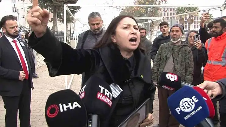 'Çocuğunu enkazda kaybeden anne adliye önünde feryat etti'