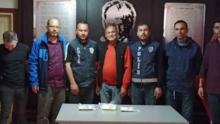 'Çocuğunun eğitimi için biriktirdiği parasını polis teslim etti'