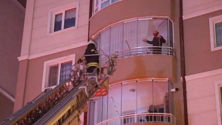 'Çocuklar çakmakla oynarken yangın çıkardı, ekipler alarma geçti'