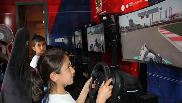 'Çocuklar mobil simülatör ile eğlendi'