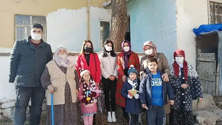 'Çocuklar üşümesin diye giysi yardımı yaptılar'