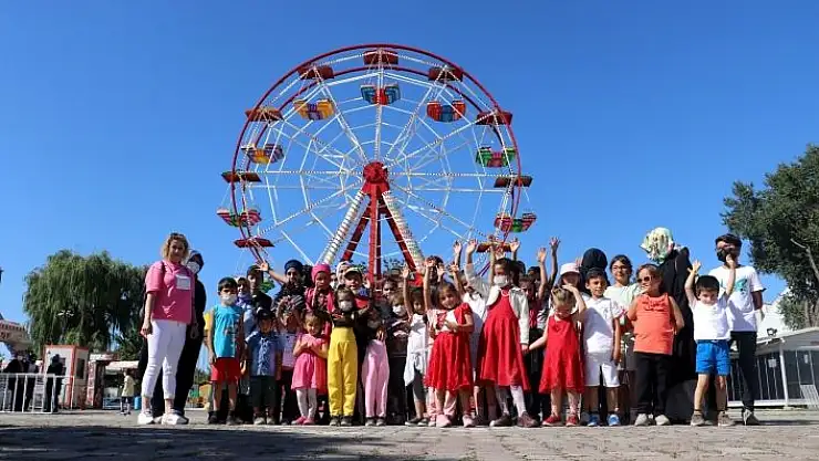 'Çocuklara lunaparkta ücretsiz eğlence'