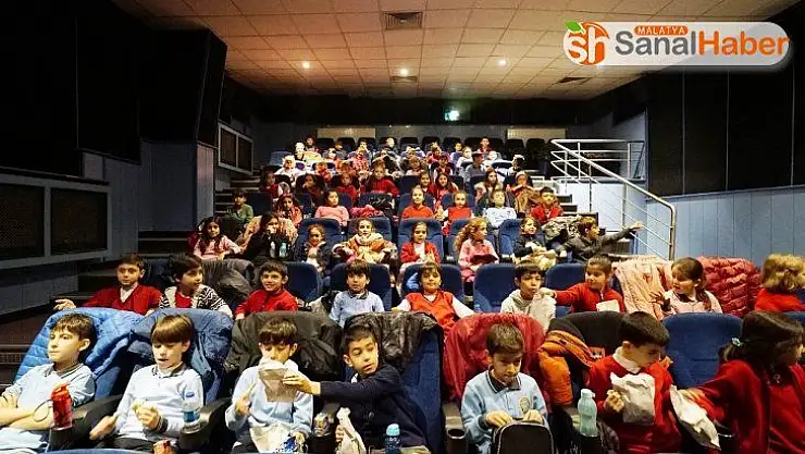 Çocukların sinema sevinci