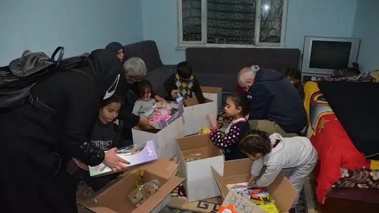 'Çocuklarının doğum gününde yetim ve öksüzleri sevindirdiler'