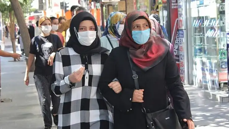 'Covid-19 artınca, Elazığ´da herkes maske takmaya başladı'