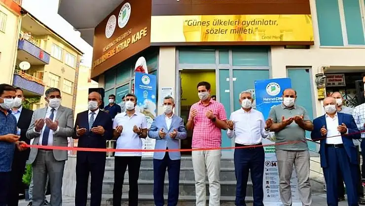 'Çukurdere Kitap Kafe törenle hizmete sunuldu'