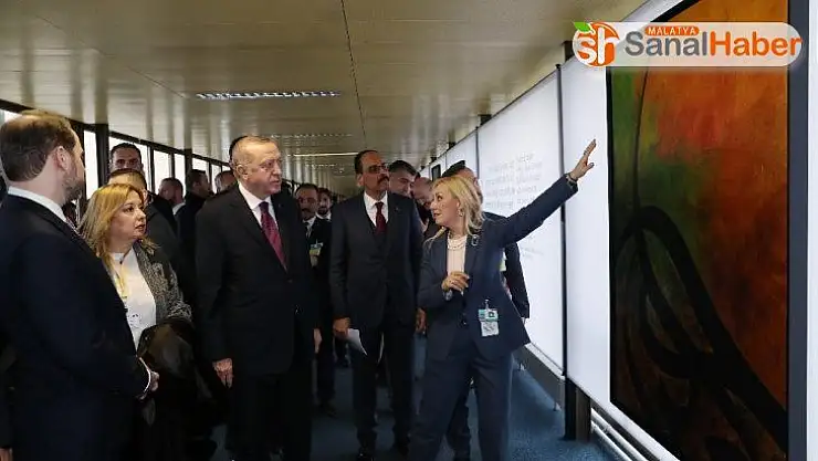Cumhurbaşkanı Erdoğan,'Hayat Devam Ediyor, Sanat Devam Ediyor' sergisini gezdi