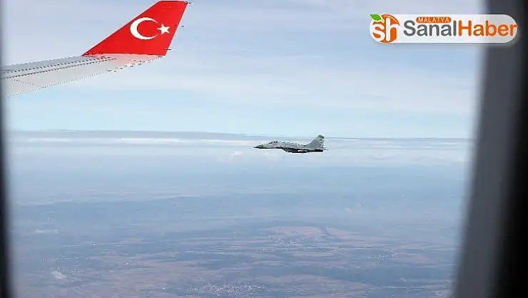 Cumhurbaşkanı Erdoğan'ın uçağına Sırbistan uçakları eşlik etti