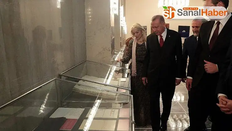 Cumhurbaşkanı Erdoğan Sırbistan'da arşiv sergisini gezdi