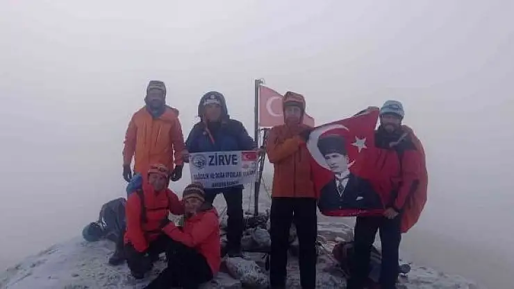 'Cumhuriyet Bayramı´nda Berit Dağı´na zirve tırmanışı gerçekleştirdiler'