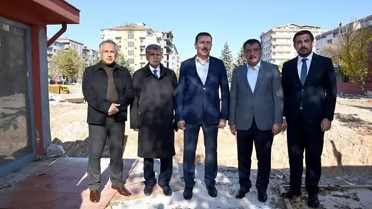 'Cumhuriyet meydanında çalışmalar devam ediyor'