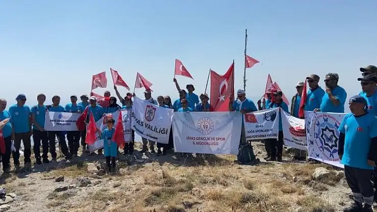 'Dağcılar Sivas Kongresi anısına Yıldız Dağı´na tırmandı'