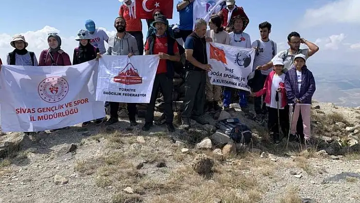 'Dağcılardan 4 Eylül zirvesi'
