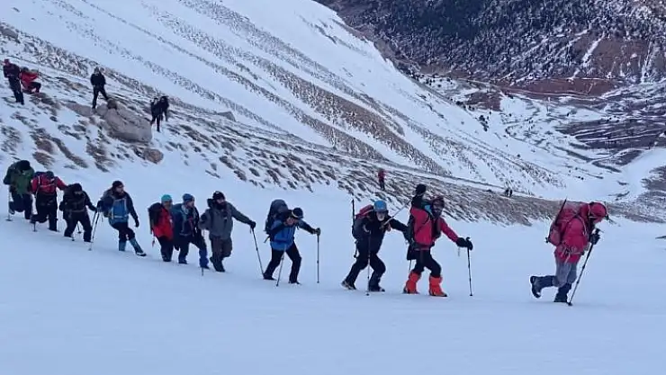 'Dağcılardan 7 saatlik zirve tırmanışı'