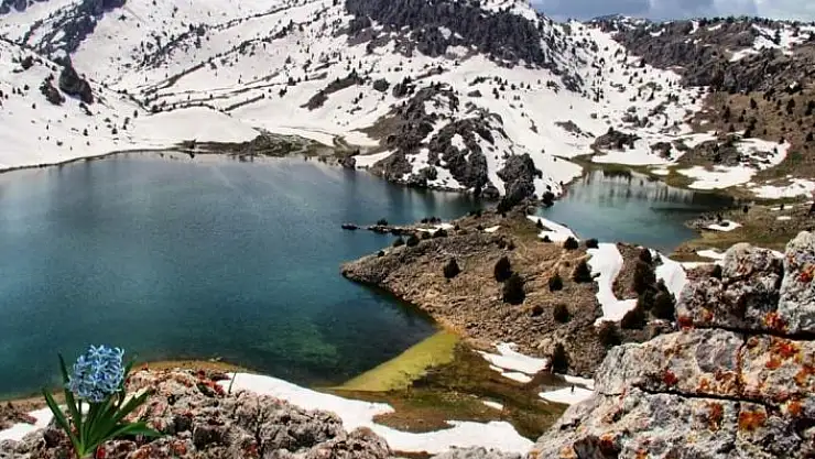 'Dağların zirvesindeki Karagöl manzarasıyla hayran bırakıyor'