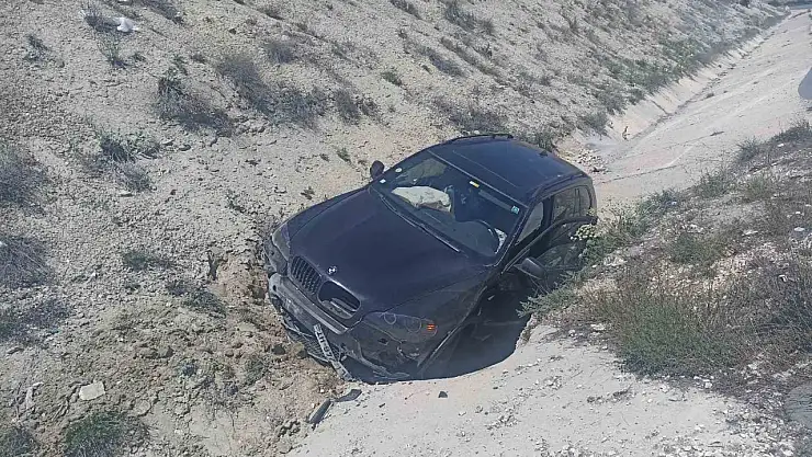Darende'de araç yol kenarına devrildi: 1 yaralı