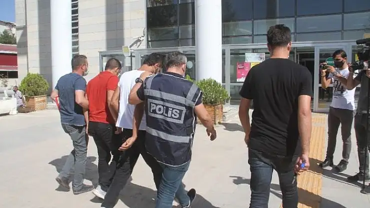'Darp ettikleri şahsın 4 bin 850 TL´sini gasp eden 2 şüpheli yakalandı'
