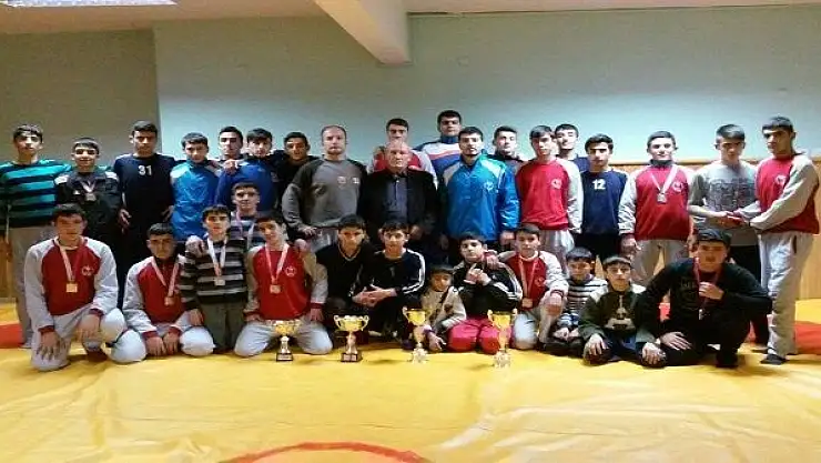 YEŞİLYURTSPOR KULÜBÜ GÜREŞÇİLERİ BİRİNCİ OLDU
