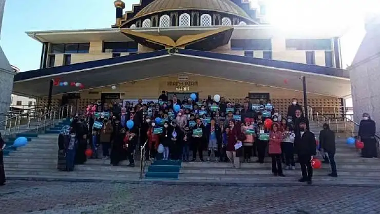 'Dede ve torunların camideki renkli buluşması'