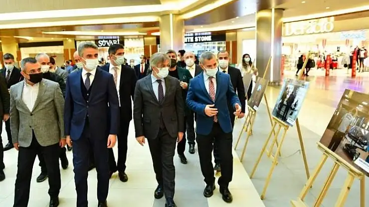 'Demircan, `covid-19 günlerinde yaşam´ sergisinin açılışını yaptı'
