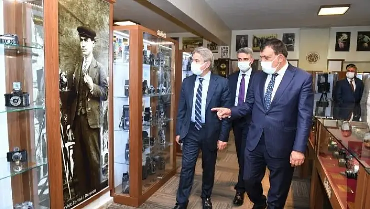 'Demircan fotoğraf makinesi müzesine hayran kaldı'