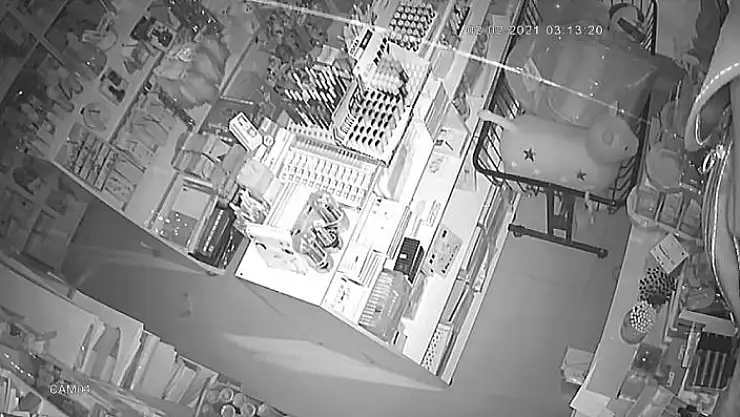 'Deprem anı güvenlik kamerasına yansıdı'