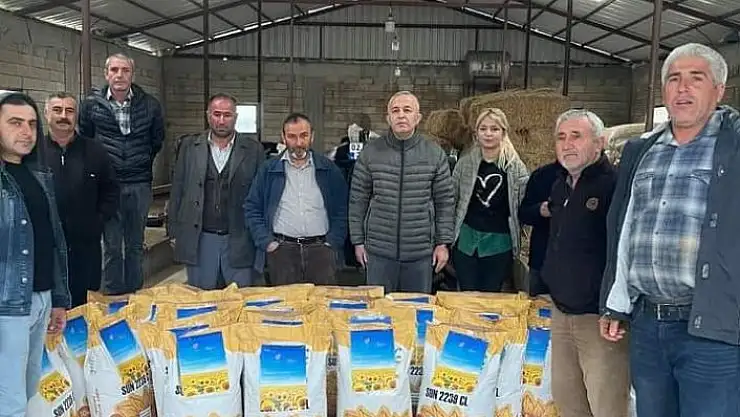 'Deprem bölgesindeki çiftçilere ücretsiz ayçiçeği tohumu dağıtıldı'