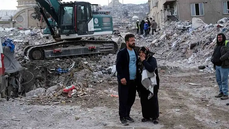 'Depremde değil enkaz başında öldü'