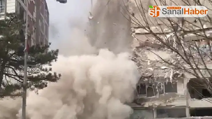 Depremde hasar alan bina yıkılırken çöktü