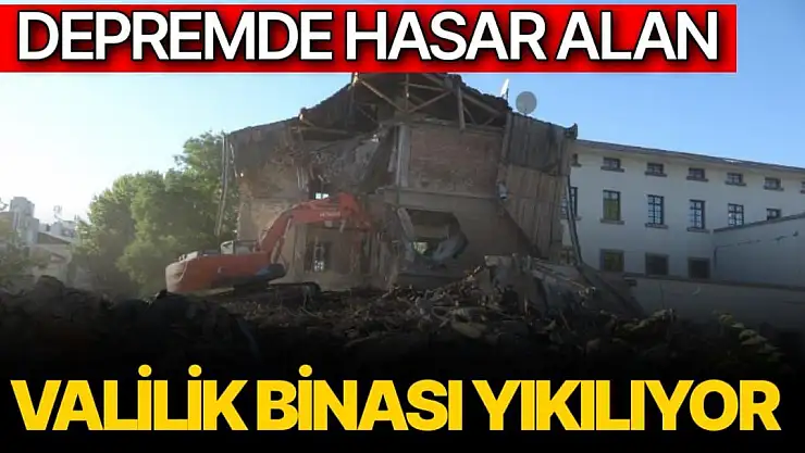 Depremde hasar alan valilik binası yıkılıyor
