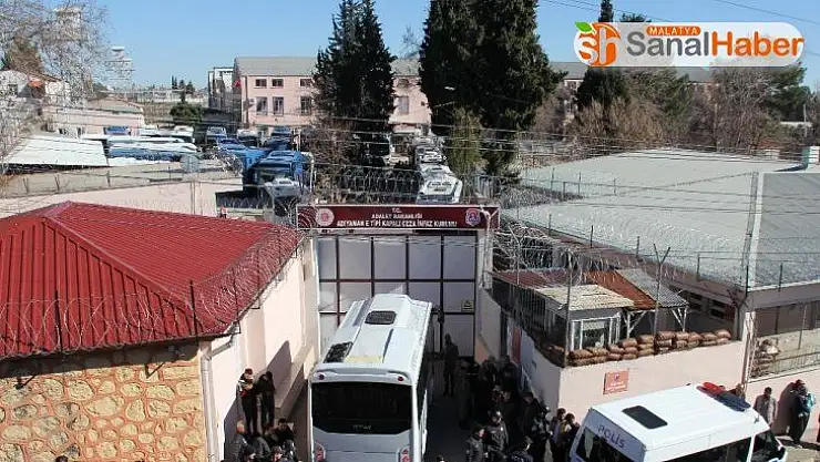 Depremde hasar gören cezaevi tamamen boşaltıldı