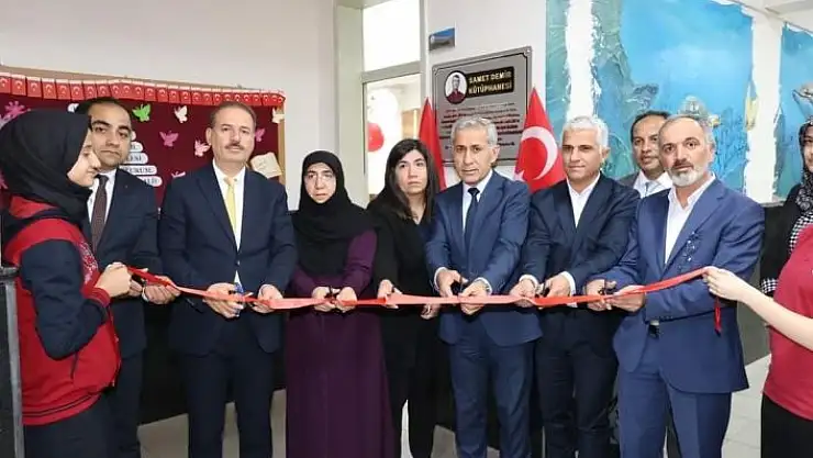 'Depremde hayatını kaybeden öğretmenin ismi kütüphaneye verildi'
