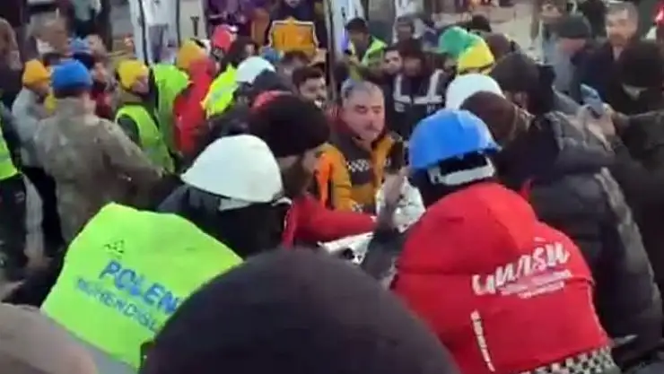 'Depremden 5 gün sonra kurtarıldı, elindeki tespihle enkazdan çıkarıldı'