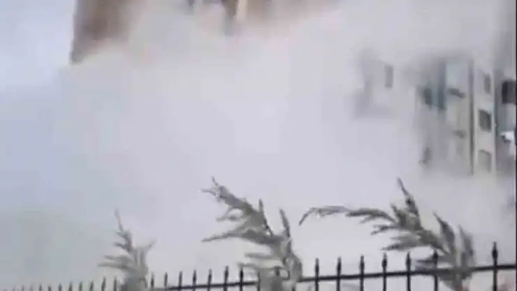 'Depreme dayanıklı diye satılmıştı, ilk depremde yıkıldı'