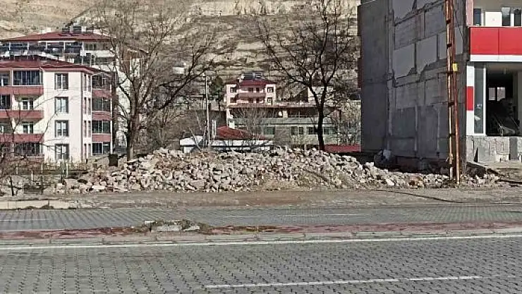 'Depremin izleri silinerek millet bahçesine dönüştürüldü'