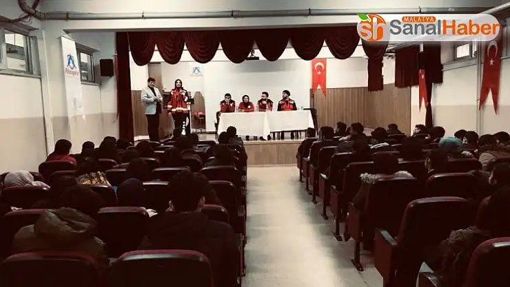 Depremin kahramanları öğrencilerle bir araya geldi
